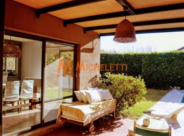 Casa · 392m² · 7 Ambientes · 2 Cocheras · Casa en Club de Campo - 4 Dorm. 1 Escritorio, Pileta y Jardín