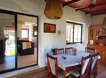 Casa · 80m² · 5 Ambientes · 1 Cochera · Casa en Villa Catalina