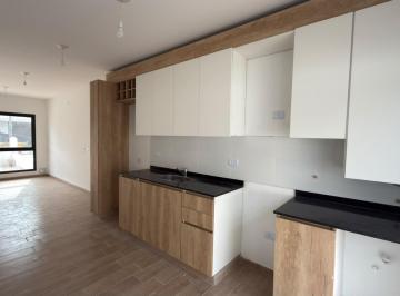 Casa · 70m² · 5 Ambientes · 2 Cocheras · Dúplex en Venta en Quebradas de Manantiales