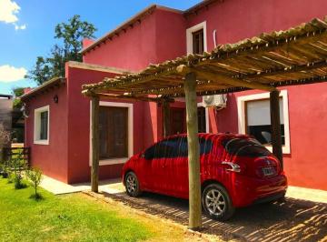 Casa · 120m² · 4 Ambientes · 2 Cocheras · Casa de Estilo Campestre en Venta en Duggan