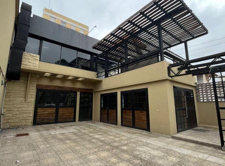 Local comercial · 275m²
