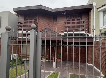 Casa · 233m² · 4 Ambientes · 2 Cocheras · Casa en Villa Primera