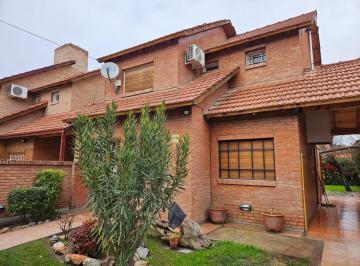 Casa · 110m² · 6 Ambientes · 2 Cocheras · Casa en Alquiler