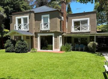 Casa · 220m² · 5 Ambientes · 2 Cocheras · Casa Chalet en Venta Ubicado en El Barranco, Pilar, G. B. a. Zona Norte