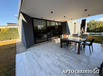 Casa · 159m² · 3 Dormitorios · 2 Cocheras · Casa en B° Vieytes