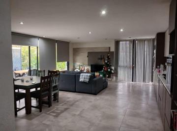 Casa · 160m² · 3 Dormitorios · 2 Cocheras · Casa en B° Vieytes