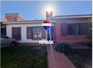Casa · 80m² · 4 Ambientes · 1 Cochera · Venta Casa de Dos Dorm. - Barrio San Carlos