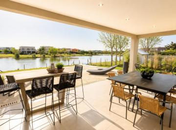 Casa · 264m² · 5 Ambientes · 2 Cocheras · Casa en Venta 5 Ambientes en El Canton Escobar