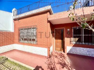 Casa · 128m² · 5 Ambientes · 2 Cocheras · Venta Casa Multifamiliar con Cochera. + Departamento a Estrenar