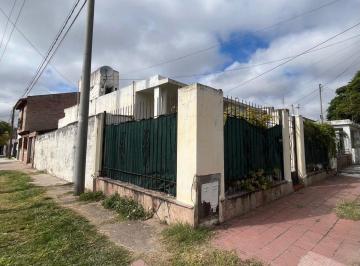 Casa · 230m² · 8 Ambientes · 1 Cochera · Casa + Duplex C/renta Oport. Inversor Alto Alberdi