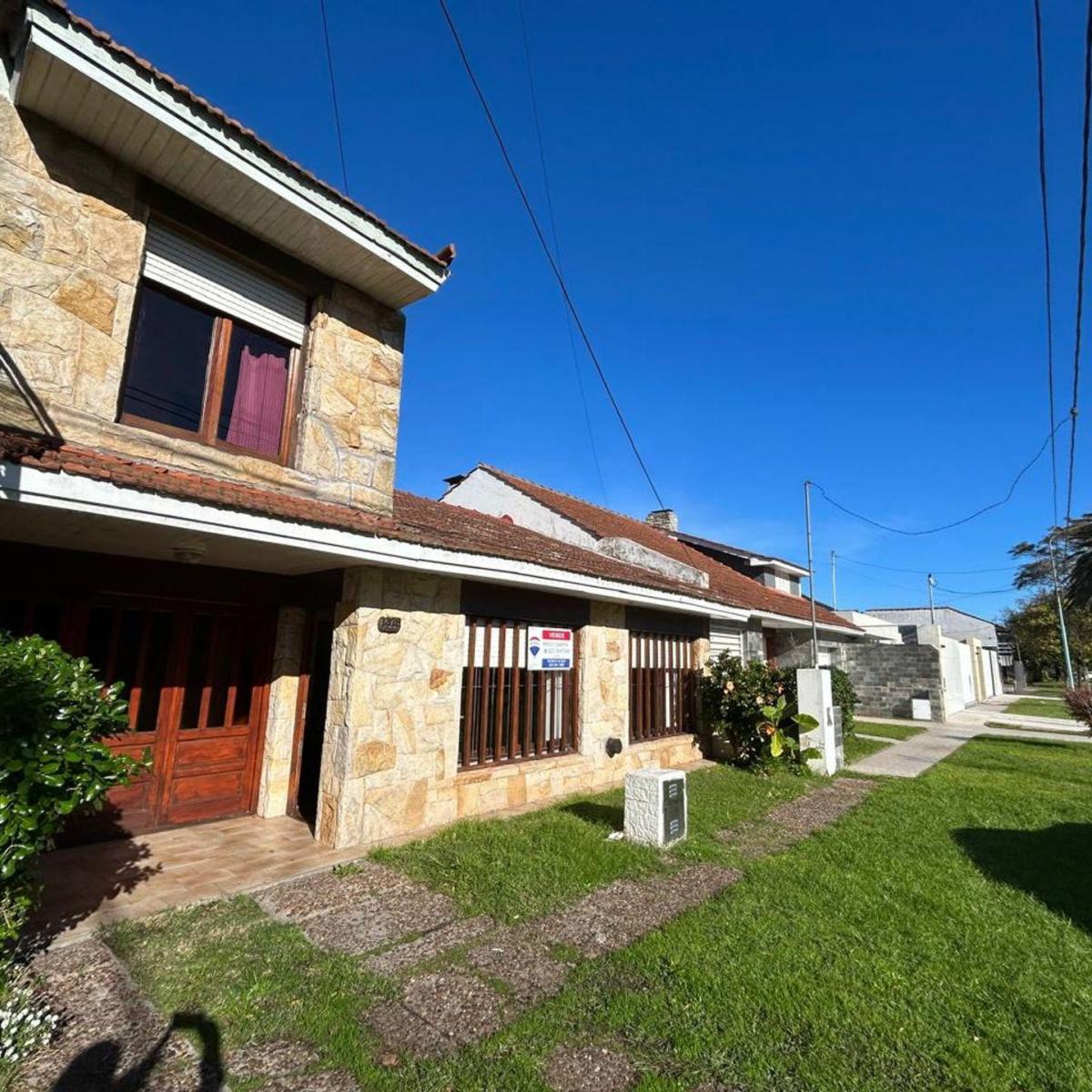 Casa 3 amb con garage y gran parque — Constitución