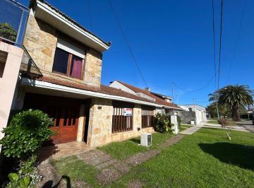 Casa · 133m² · 4 Ambientes · 1 Cochera · Venta Casa 4 Amb con Cochera Parque Constitucion