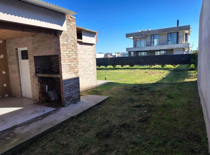 Casa · 122m² · 4 Ambientes · 1 Cochera