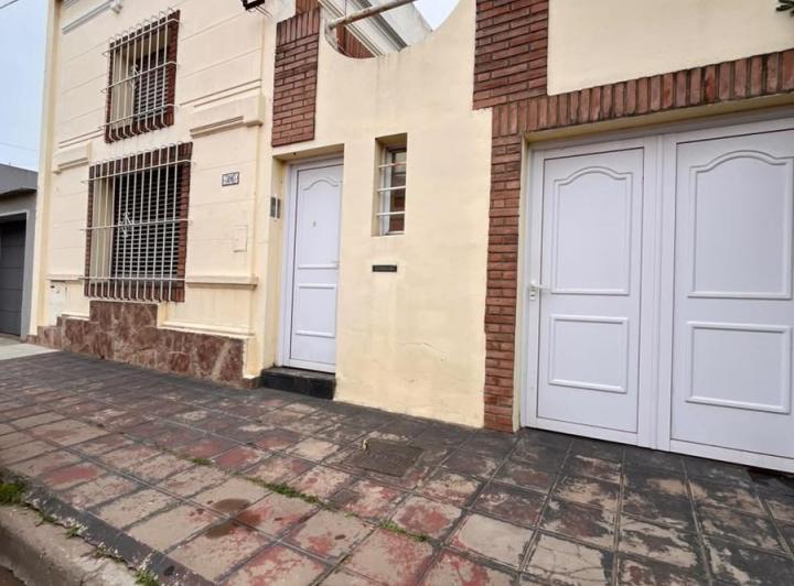 Casa · 200m² · 5 Ambientes · 1 Cochera