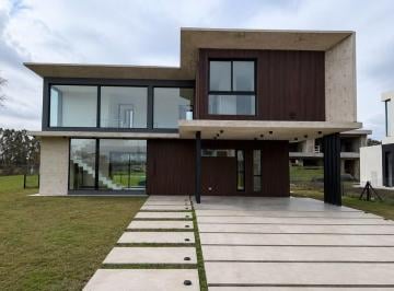 Casa · 250m² · 5 Ambientes · 2 Cocheras · Casa a Estrenar Barrio Privado Canning Chico