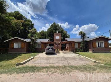 Casa · 87m² · 4 Ambientes · 2 Cocheras · Venta Complejo de Cabañas con Piscina en Chascomus
