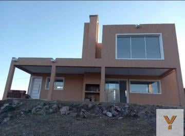 Casa · 130m² · 4 Ambientes · Casa en Venta - 3 Dorm. 2 Baños - Córdoba