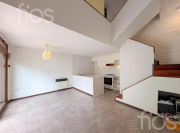PH · 66m² · 3 Ambientes · Venta Casa de Pasiillo Triplex Reciclada de Dos Dorm. con Patio en Barrio Martin
