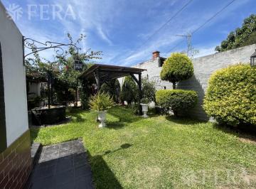 Casa · 97m² · 5 Ambientes · 1 Cochera · Venta Casa Multifamiliar con Cochera y Jardin en Temperley