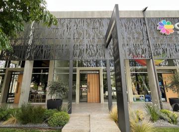 Local comercial · 157m² · En Alquiler Excelente Local Av Toschi - Cipolletti