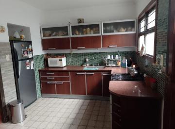Casa · 130m² · 3 Ambientes · 1 Cochera · Casa 4 Ambientes con Garage, Jardín y Calefacción por Radiadores