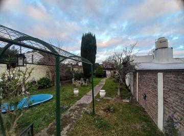 JSP-JS1-5316_2 · Oportunidad en Morón - Casa 2 Ambientes con Gran Jardín, Cochera y Patio
