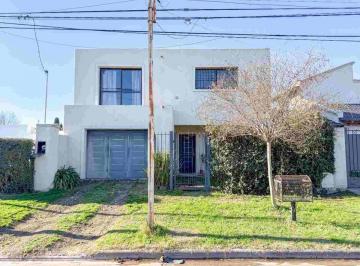 Casa · 189m² · 6 Ambientes · 1 Cochera · Casa en Venta en Pergamino con Amplio Patio
