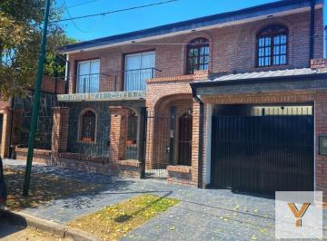 Casa · 400m² · 10 Ambientes · 5 Cocheras · Casa en Venta - 4 Dorm. 6 Baños - Cochera - 500 m² - Grand Bourg, Salta