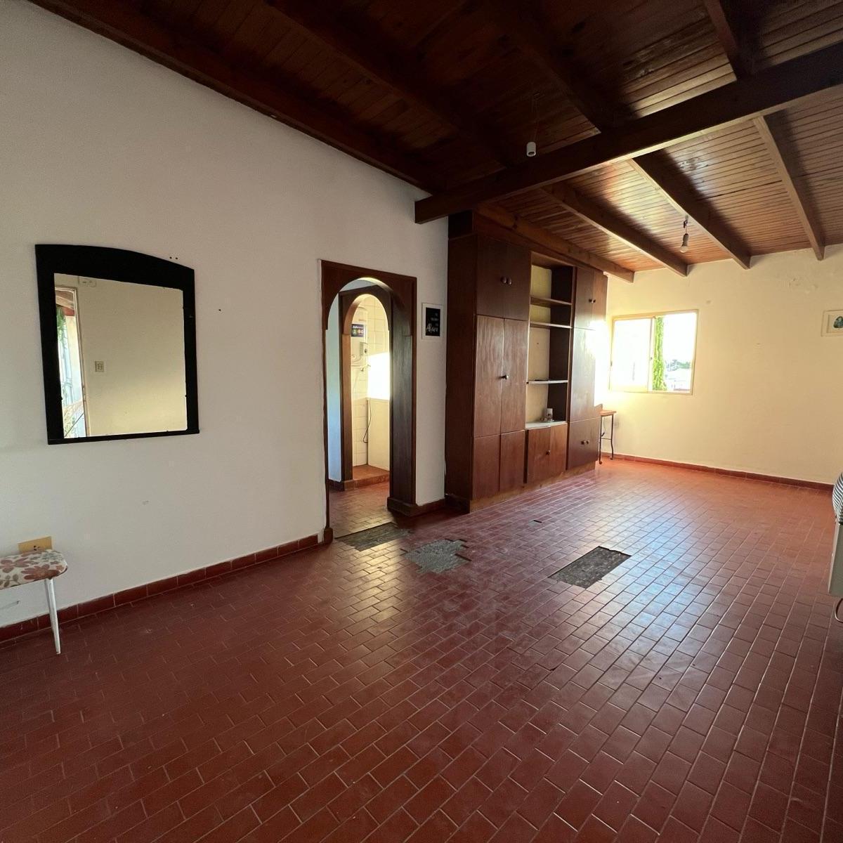 Depto en 131 esquina 81, 67m², 2 dorm, 1 baño, sin cochera