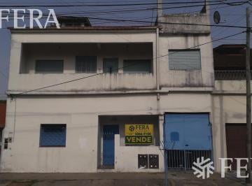 Casa · 200m² · 6 Ambientes · 1 Cochera · Venta de Casa Para 2 Familias 6 Ambientes en Wilde