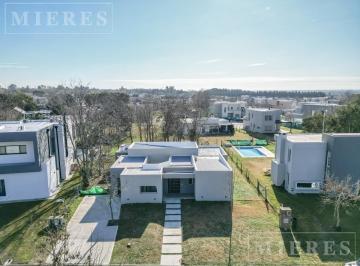 Casa · 179m² · 6 Ambientes · 2 Cocheras · Casa en Venta Sobre Lote Interno en San Matías Área 3