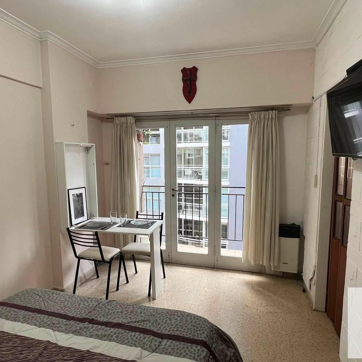 Departamento monoambiente en venta sobre calle Cordoba y Brown