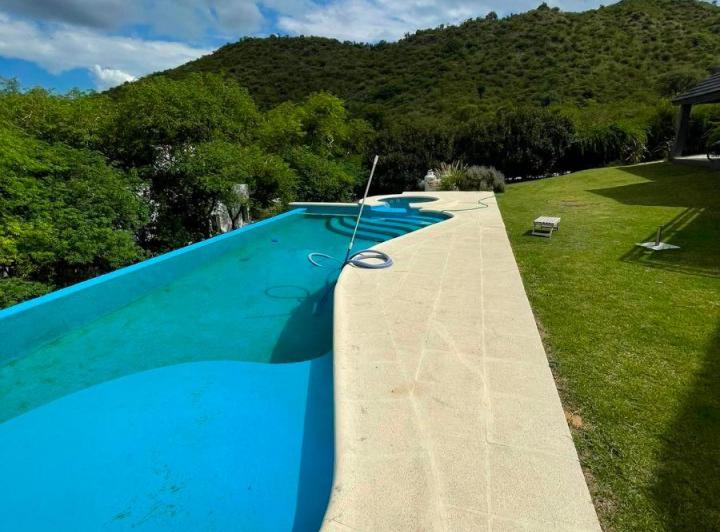 Casa · 255m² · 12 Ambientes · 2 Cocheras