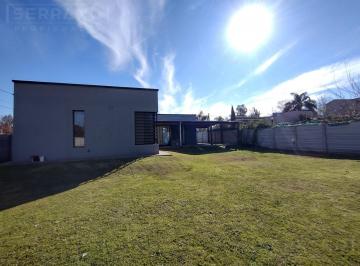 Casa · 126m² · 4 Ambientes · 1 Cochera · Venta. Casa 4 Ambientes. Losa Radiante. Lote 886 m². Barrio Parque Sakura. Exaltación de La Cruz
