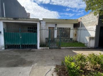 Casa · 106m² · 3 Ambientes · 1 Cochera · Casa de 2 Dorm. Apta Credito en Francia 393
