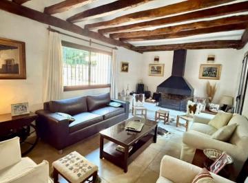 Casa · 250m² · 7 Ambientes · 2 Cocheras · Casa de 4 Dorm. en Florencia Nightingale 4547 Valle del Cerro, Córdoba.