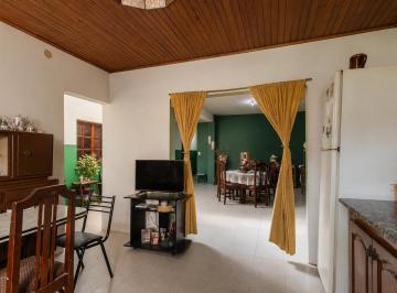 Casa · 136m² · 7 Ambientes · Casa en Lote Propio de 320 m² con Excelente Fondo Libre