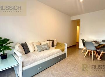 Departamento · 43m² · 2 Ambientes · Departamento de 2 Ambientes a La Calle con Balcon Saliente