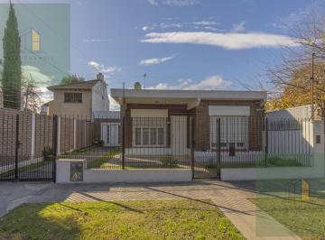 Casa · 175m² · 4 Ambientes · 4 Cocheras · Casa en Venta Jose Marmol de 4 Ambientes