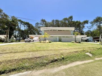 Casa · 134m² · 4 Dormitorios · 2 Cocheras · Punta del Este Punta Ballena Solanas Espectacular Casa a La Venta