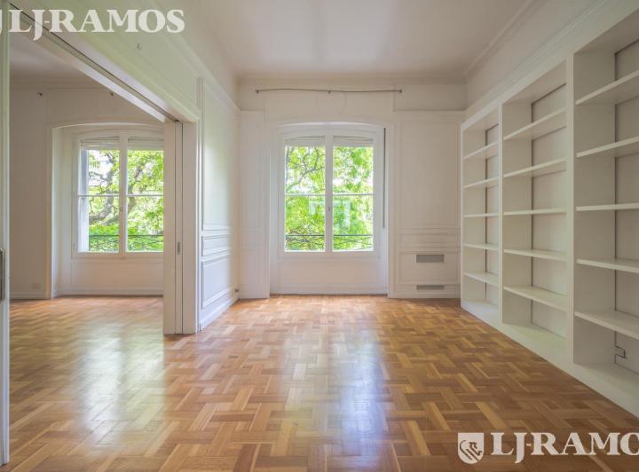 Departamento · 318m² · 8 Ambientes · 1 Cochera