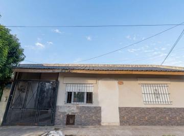 Casa · 105m² · 4 Ambientes · 1 Cochera · Casa en San José Oportunidad