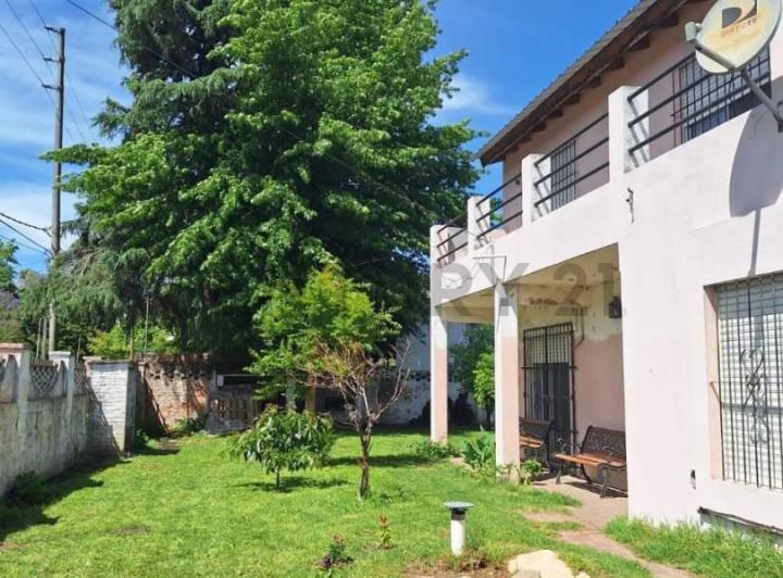 Casa · 350m² · 8 Ambientes · 10 Cocheras