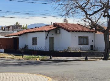 Casa · 166m² · 5 Ambientes · 3 Cocheras · Venta Casa Esquina Villa Hipódromo