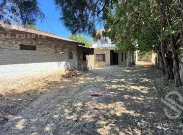 Casa · 110m² · 4 Ambientes · Venta de Casa a Refaccionar. con Local. Champagnat