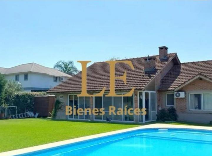 Casa · 160m² · 4 Ambientes · 4 Cocheras