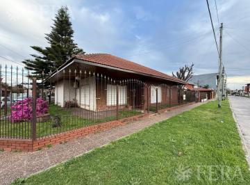 Casa · 137m² · 4 Ambientes · 1 Cochera · Venta Casa de 4 Ambientes con Cochera y Jardín en Quilmes Oeste