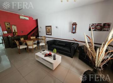 Casa · 133m² · 6 Ambientes · Venta Casa 6 Ambientes con Cochera y Quincho en Avellaneda