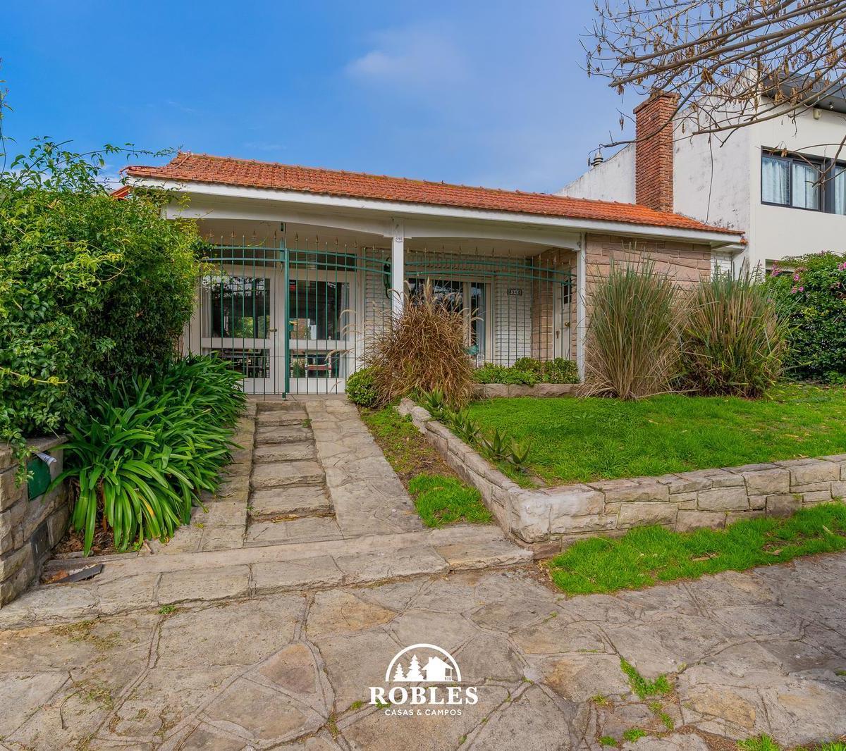 Chalet en el excelente entorno del barrio Los Troncos, 134 m² sobre lote de 469 m²