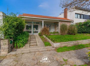 Casa · 134m² · 4 Ambientes · Chalet en El Excelente Entorno del Barrio Los Troncos